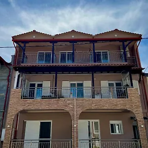 House Kiratsi , Sarti Grecia